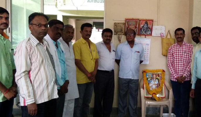 Basaveshwar Jayanti celebreted | बसवेश्वर जयंतीनिमित्त ठिकठिकाणी अभिवादन Basaveshwar Jayanti celebreted | बसवेश्वर जयंतीनिमित्त ठिकठिकाणी अभिवादन