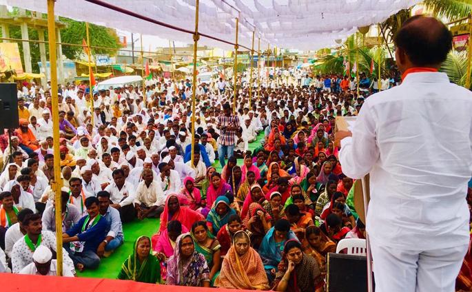 He did a lot of work in solidarity constituencies, including agriculture, electricity, irrigation | घनसावंगी मतदार संघातील शेती, वीज, सिंचनासह इतर क्षेत्रात भरीव कामे केली He did a lot of work in solidarity constituencies, including agriculture, electricity, irrigation | घनसावंगी मतदार संघातील शेती, वीज, सिंचनासह इतर क्षेत्रात भरीव कामे केली