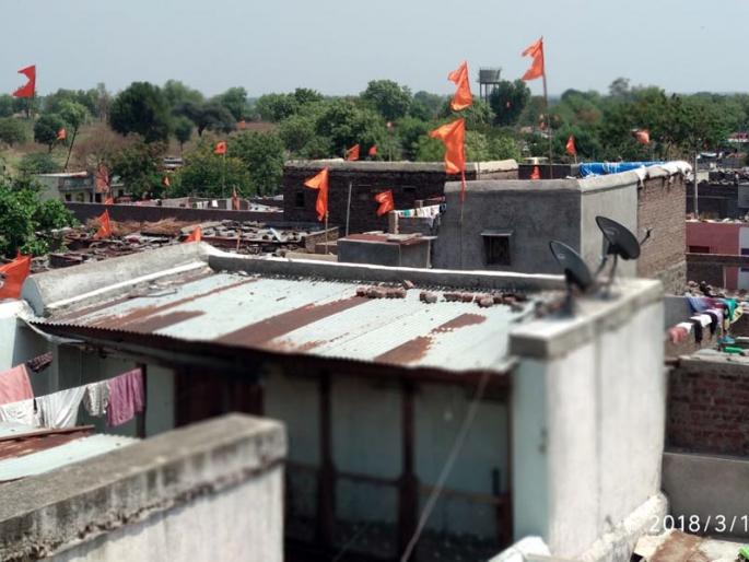 In the rural areas, Gudhipadwa celebreted with enhusiasm | ग्रामीण भागात भगव्या पताकांच्या गुढ्यांनी वेधले लक्ष