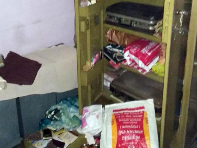 At Dithana, thieft at teacher's house | दैठणा येथे शिक्षकाचे घर फोडले