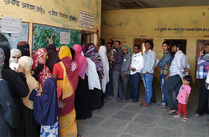 At Partur, polling was 55.20 percent | परतूर येथे ५५.२० टक्के मतदान At Partur, polling was 55.20 percent | परतूर येथे ५५.२० टक्के मतदान
