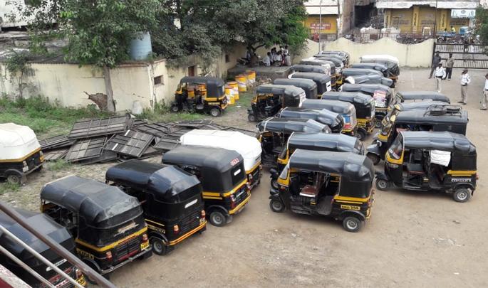 57 rickshaw pullers | ५७ रिक्षाचालकांवर कारवाई