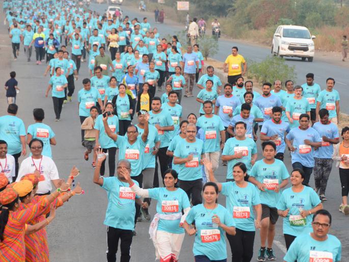 Excursions to the finish line | फिनिश लाइनपर्यंत धावपटूंचा उत्साह Excursions to the finish line | फिनिश लाइनपर्यंत धावपटूंचा उत्साह