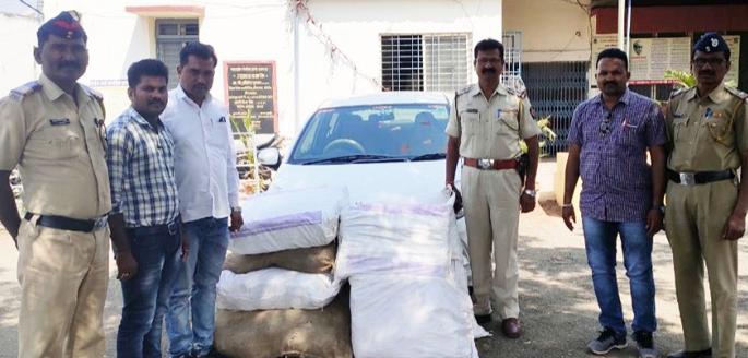 One and a half lakhs booklet seized | दीड लाखाचा गुटखा जप्त One and a half lakhs booklet seized | दीड लाखाचा गुटखा जप्त