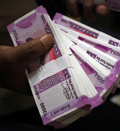 4 farmers will be exempt from mortgage loan | १३६५ शेतकऱ्यांचे सावकारी कर्ज होणार माफ 4 farmers will be exempt from mortgage loan | १३६५ शेतकऱ्यांचे सावकारी कर्ज होणार माफ