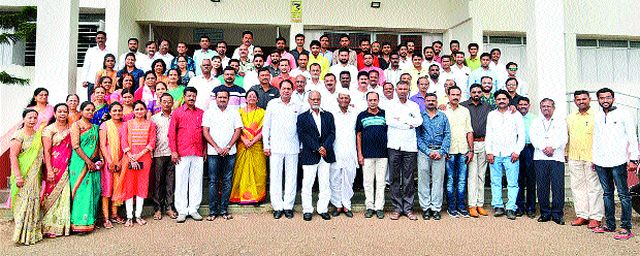 Alumni rally in Kalwan College | कळवण महाविद्यालयात माजी विद्यार्थी मेळावा