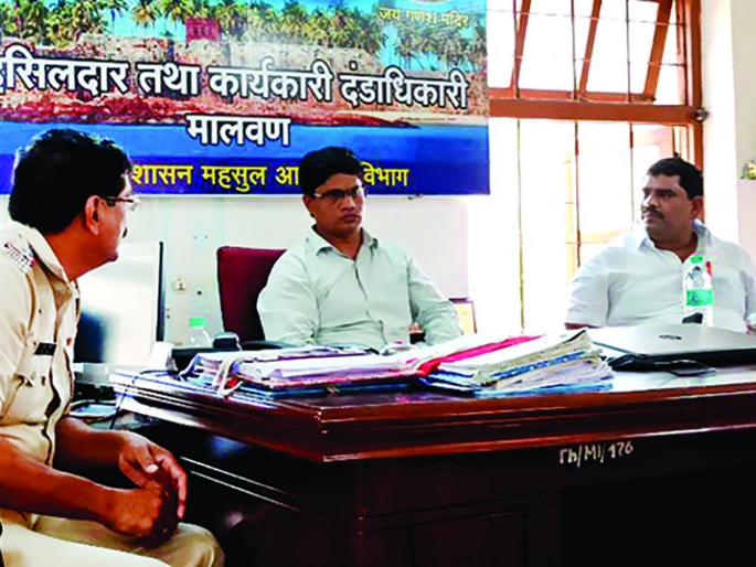Terrified Coronachi: Close the tourist business with fort passenger traffic! | corona virus- प्रादुर्भाव रोखण्यासाठी किल्ला प्रवासी वाहतुकीसह पर्यटन व्यवसाय बंद ठेवा ! Terrified Coronachi: Close the tourist business with fort passenger traffic! | corona virus- प्रादुर्भाव रोखण्यासाठी किल्ला प्रवासी वाहतुकीसह पर्यटन व्यवसाय बंद ठेवा !