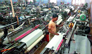 Textile Industry Deshdooter: Prakash Avade's Commentary | सरकारच्या भंपकबाजीमुळे वस्त्रोद्योग देशोधडीला: प्रकाश आवाडे यांची टीका