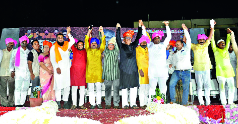 Pull down the government that has turned its back on Mayor: Prakash Ambedkar | महापुरात पाठ फिरविणाऱ्या सरकारला खाली खेचा : प्रकाश आंबेडकर Pull down the government that has turned its back on Mayor: Prakash Ambedkar | महापुरात पाठ फिरविणाऱ्या सरकारला खाली खेचा : प्रकाश आंबेडकर
