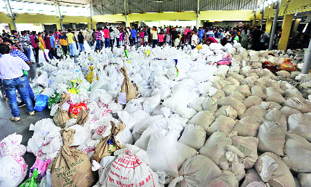 The flood of humanity | मानवतेचा पूर यावा The flood of humanity | मानवतेचा पूर यावा