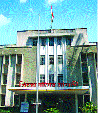 Service of ten employees of Sangli-based Social Welfare Department | सांगलीत समाजकल्याण विभागाच्या दहा कर्मचाऱ्यांची सेवा खंडित