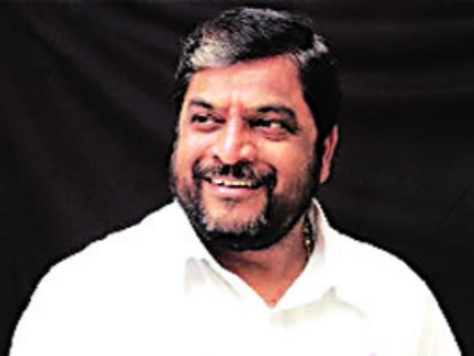 In the campaign of Raju Shetty, wife of suicidal farmers | आत्महत्याग्रस्त शेतकऱ्यांच्या पत्नी राजू शेट्टींच्या प्रचारात In the campaign of Raju Shetty, wife of suicidal farmers | आत्महत्याग्रस्त शेतकऱ्यांच्या पत्नी राजू शेट्टींच्या प्रचारात