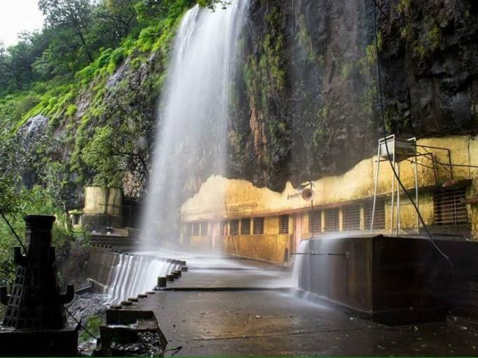 A crowd of tourists including devotees at Dhreshwar | धारेश्वरला भाविकांसह पर्यटकांची गर्दी A crowd of tourists including devotees at Dhreshwar | धारेश्वरला भाविकांसह पर्यटकांची गर्दी
