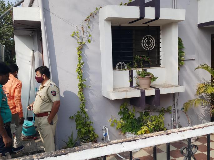 Brave theft in fear of Lasalgaon killers | लासलगावी हत्यारांचा धाक दाखवत धाडसी चोरी Brave theft in fear of Lasalgaon killers | लासलगावी हत्यारांचा धाक दाखवत धाडसी चोरी