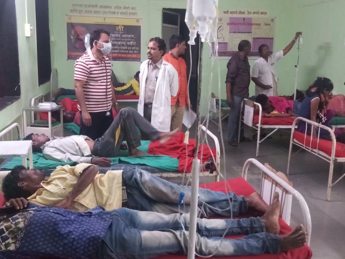 37 poisoning food for the laborers | ३७ शेतमजुरांना जेवणातून विषबाधा 37 poisoning food for the laborers | ३७ शेतमजुरांना जेवणातून विषबाधा