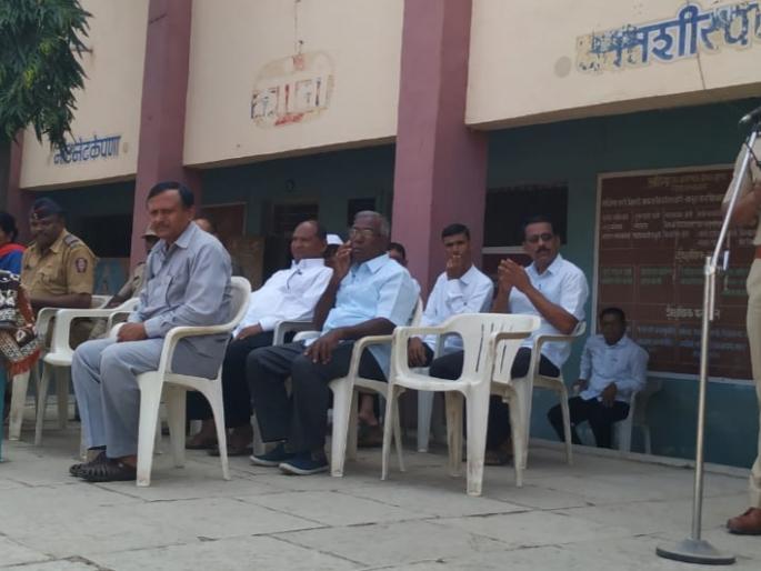 Public awareness in the Janata Vidyalaya regarding child rights, safety | बाल हक्क, सुरक्षितता संदर्भात जनता विद्यालयात जनजागृती Public awareness in the Janata Vidyalaya regarding child rights, safety | बाल हक्क, सुरक्षितता संदर्भात जनता विद्यालयात जनजागृती