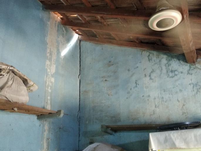 The building of the Malawadi Talathi office is in progress | माळवाडी तलाठी कार्यालयाची इमारत मोडकळीस The building of the Malawadi Talathi office is in progress | माळवाडी तलाठी कार्यालयाची इमारत मोडकळीस