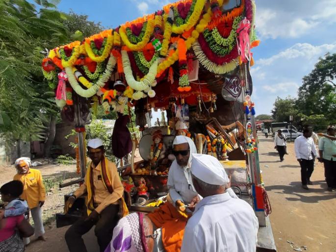 Balumama's sheep from Mamdapur to Tambewadi | ममदापुरातून बाळूमामांच्या मेंढ्या तांबेवाडीकडे रवाना