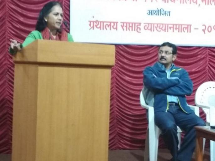 Widows should get support from the government and the community | विधवांना सरकार व समाजाकडून पाठबळ मिळणे गरजेचे 