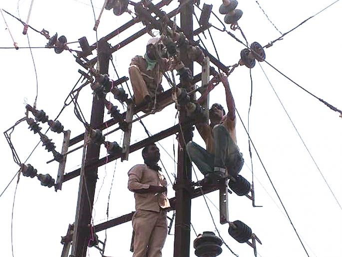 MSEDCL's 40,000 'Prakash Doots' working day and night for uninterrupted power supply | अखंडित वीजपुरवठ्यासाठी महावितरणचे राज्यात ४० हजार ‘प्रकाशदूत’