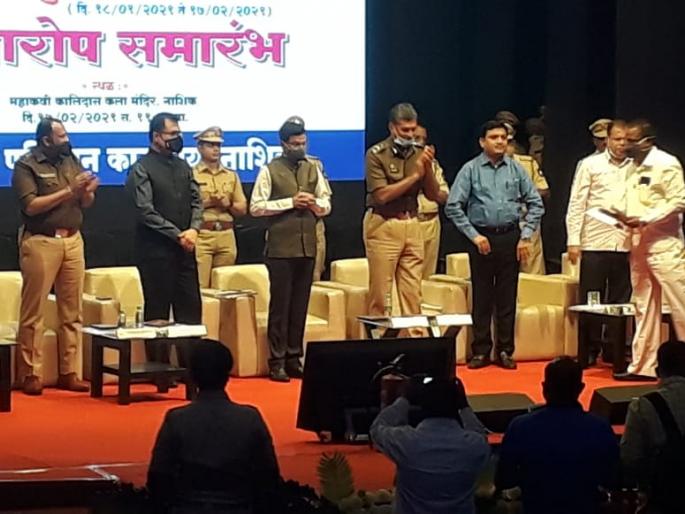 Government's 'Life Messenger' award to ambulance driver | रुग्णवाहिका चालकाला शासनाचा ' जीवनदूत ' पुरस्कार