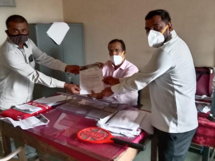 Statement to Igatpuri Tehsildar for the demands of Maratha community | मराठा समाजाच्या मागण्यांसाठी इगतपुरी तहसिलदारांना निवेदन