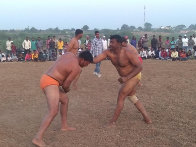 Narayantanbhaila wrestling riots | नारायणटेंभीला कुस्त्यांची दंगल Narayantanbhaila wrestling riots | नारायणटेंभीला कुस्त्यांची दंगल