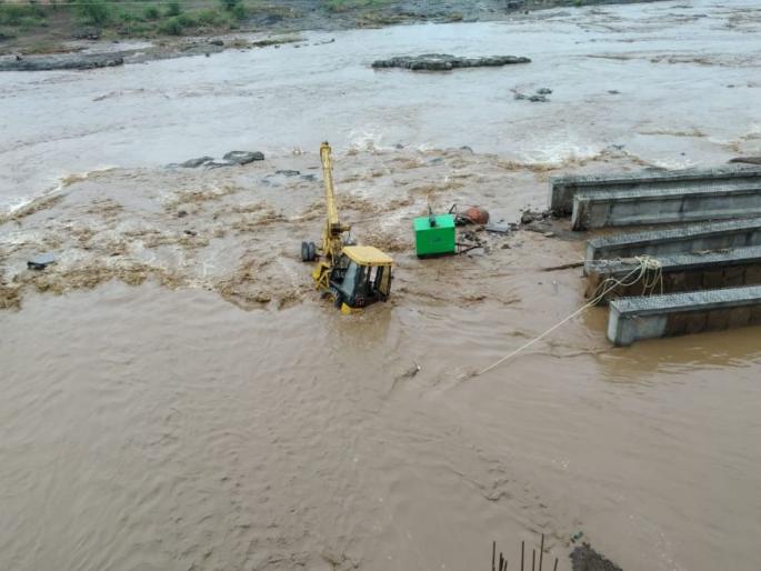 The first rains in the district flooded the river nallas | जिल्ह्यात पहिल्याच पावसात नदी नाल्यांना पूर The first rains in the district flooded the river nallas | जिल्ह्यात पहिल्याच पावसात नदी नाल्यांना पूर