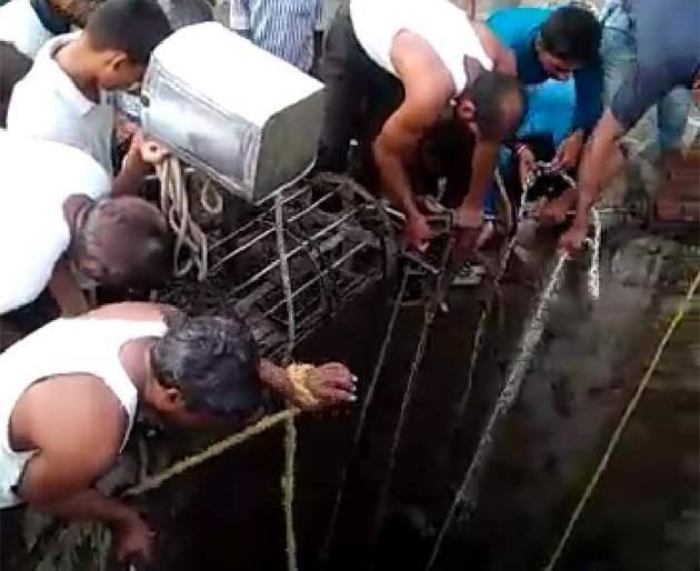 Over four million people were disrupted due to water shortage during the year | वर्षभरात पाणीटंचाईमुळे चार लाख नागरिक बाधित Over four million people were disrupted due to water shortage during the year | वर्षभरात पाणीटंचाईमुळे चार लाख नागरिक बाधित