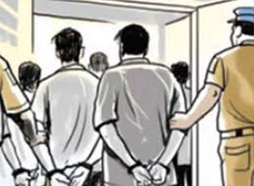 Police traps for selling stolen bikes in Martyrs | शहाद्यात चोरीच्या दुचाकी विक्री करणारा पोलिसांच्या जाळ्यात Police traps for selling stolen bikes in Martyrs | शहाद्यात चोरीच्या दुचाकी विक्री करणारा पोलिसांच्या जाळ्यात