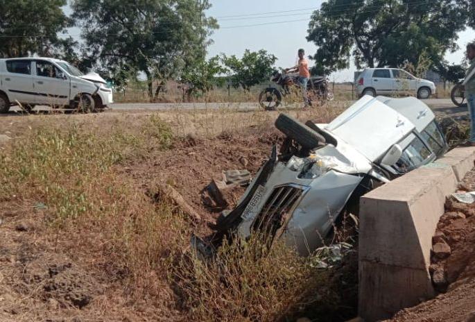 Accident near Samsherpur Fateh | समशेरपूर फाट्याजवळ अपघात Accident near Samsherpur Fateh | समशेरपूर फाट्याजवळ अपघात