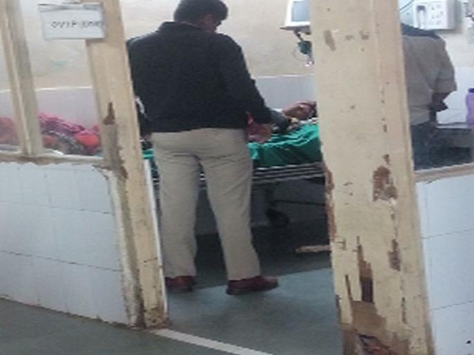 In the police station, women police attempt suicide | पोलीस ठाण्यातच महिला पोलिसाचा आत्महत्येचा प्रयत्न In the police station, women police attempt suicide | पोलीस ठाण्यातच महिला पोलिसाचा आत्महत्येचा प्रयत्न