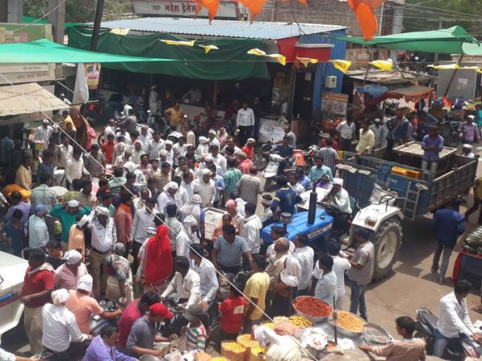 Encroachment removal campaign of Parola market only Navala | पारोळा बाजारपेठेतील अतिक्रमण हटाव मोहीम केवळ नावाला Encroachment removal campaign of Parola market only Navala | पारोळा बाजारपेठेतील अतिक्रमण हटाव मोहीम केवळ नावाला