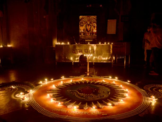 Temples lit up on the occasion of Tripuri full moon! | त्रिपुरी पौर्णिमेनिमित्त झळाळली मंदिरे!