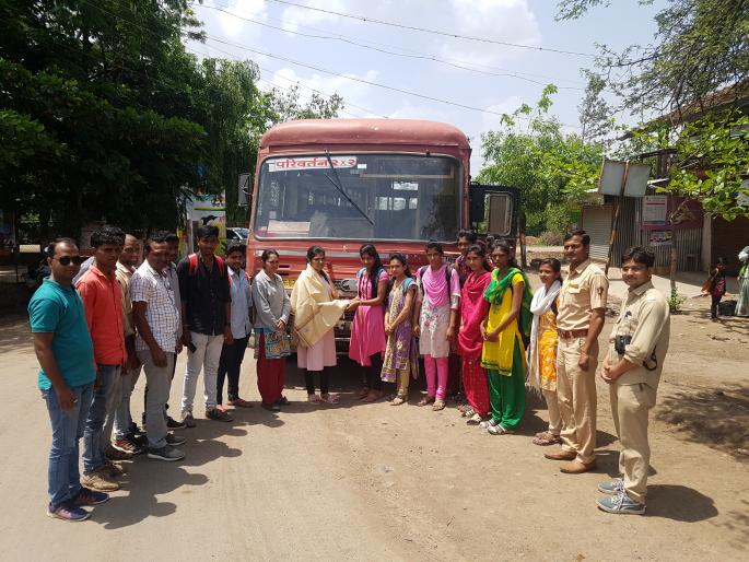 Bus service service | विद्यार्थ्यांच्या रेट्याने बससेवा पुर्ववत Bus service service | विद्यार्थ्यांच्या रेट्याने बससेवा पुर्ववत