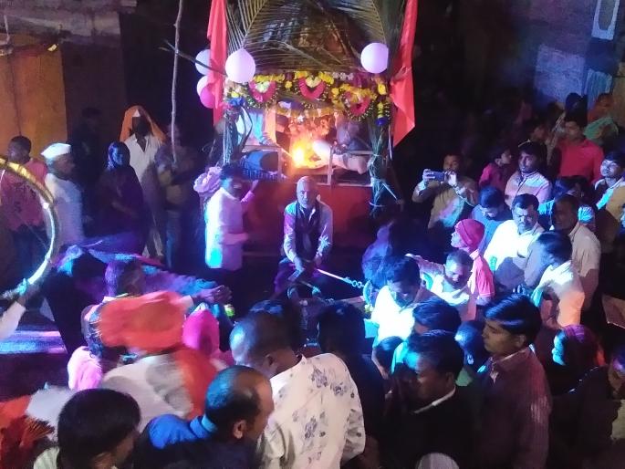 Narayan Babhi travels to Narayana Temple | नारायण टेंभी येथे नारायण बाबा यात्रा उत्साहात Narayan Babhi travels to Narayana Temple | नारायण टेंभी येथे नारायण बाबा यात्रा उत्साहात