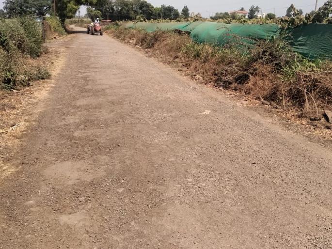 Distance of Pimpalgaon-Chhargaon Road; Disadvantages of citizens | पिंपळगाव-आहेरगाव रस्त्याची दूरवस्था; नागरिकांची गैरसोय Distance of Pimpalgaon-Chhargaon Road; Disadvantages of citizens | पिंपळगाव-आहेरगाव रस्त्याची दूरवस्था; नागरिकांची गैरसोय