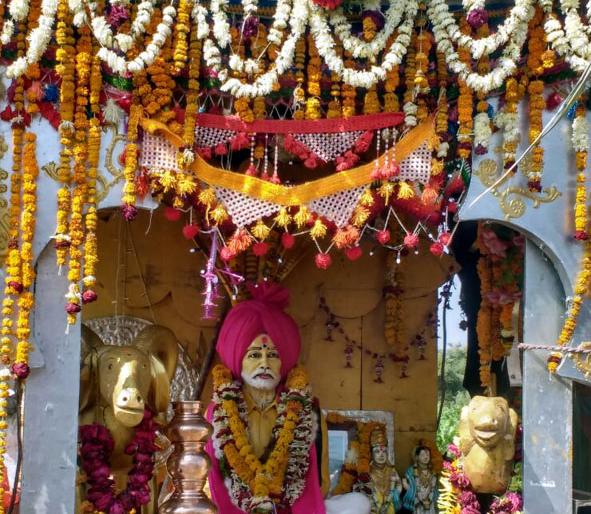 Parbhani: Today, in Kumbhavari, Saint Balu Mai's palanquin | परभणी:संत बाळू मामांची पालखी आज कुंभारीत Parbhani: Today, in Kumbhavari, Saint Balu Mai's palanquin | परभणी:संत बाळू मामांची पालखी आज कुंभारीत