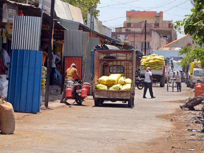 Parbhani: A break in financial markets in the market | परभणी : मोंढा बाजारात आर्थिक उलाढालीला ब्रेक