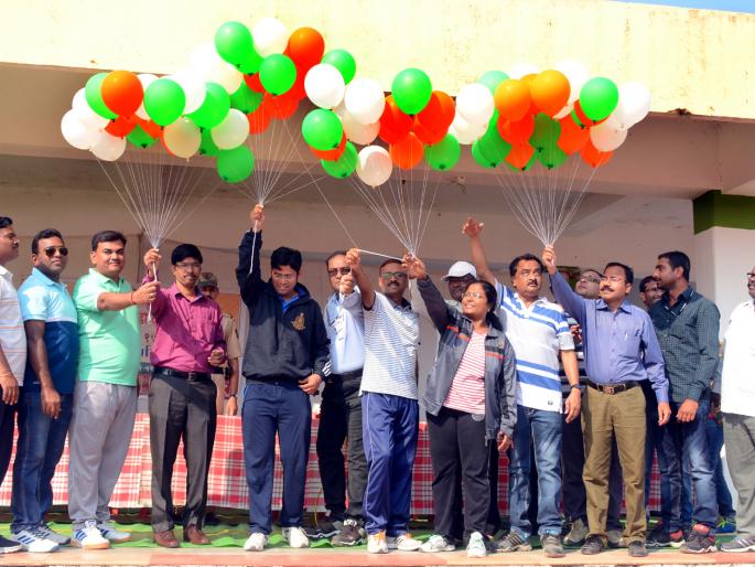 The colors of officials, employees | अधिकारी, कर्मचाºयांच्या स्पर्धांनी भरली रंगत