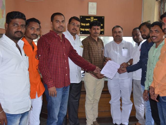 Parbhani: Administration ready to give 5% mortgage after Rakan agitation | परभणी : राकाँच्या आंदोलनानंतर ८० टक्के तारण देण्यास प्रशासन तयार Parbhani: Administration ready to give 5% mortgage after Rakan agitation | परभणी : राकाँच्या आंदोलनानंतर ८० टक्के तारण देण्यास प्रशासन तयार