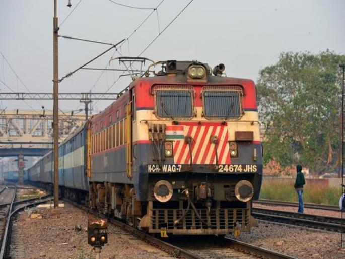 A breakdown in Kamayani's engine | कामायनीच्या इंजिनमध्ये बिघाड A breakdown in Kamayani's engine | कामायनीच्या इंजिनमध्ये बिघाड