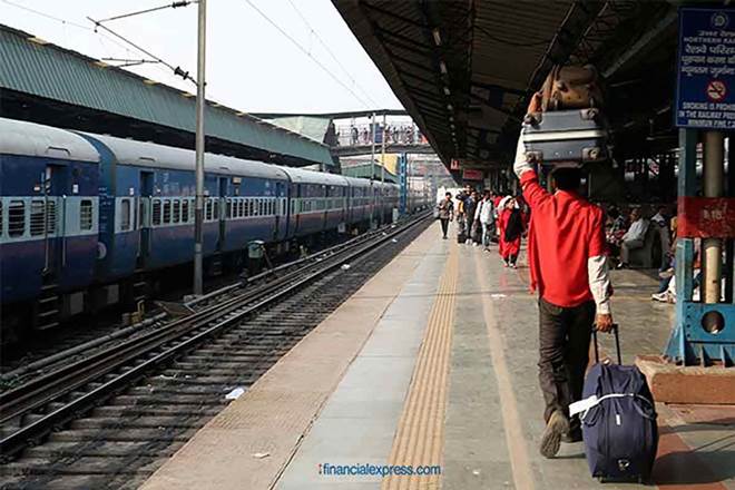 Reservation for 8,000 train passengers canceled | आठ हजार रेल्वे प्रवाशांनी आरक्षण केले रद्द Reservation for 8,000 train passengers canceled | आठ हजार रेल्वे प्रवाशांनी आरक्षण केले रद्द