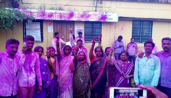 After 20 years in Raneevewadi - after defeating Mushrif Group | रणदेवीवाडीत २0 वर्षानंतर सत्तांतर--मुश्रीफ गटाचा पराजय After 20 years in Raneevewadi - after defeating Mushrif Group | रणदेवीवाडीत २0 वर्षानंतर सत्तांतर--मुश्रीफ गटाचा पराजय