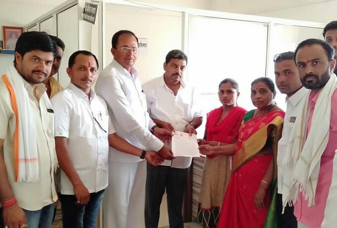  The demand for water from the Girna river | गिरणा नदीला पाणी सोडण्याची मागणी