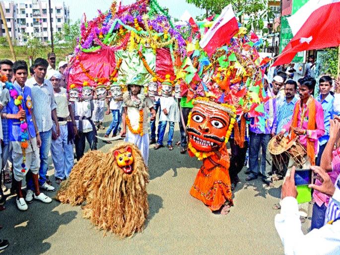Ravan's image procession by 'Tribal Rescue' | ‘आदिवासी बचाव’तर्फे रावण प्रतिमेची मिरवणूक Ravan's image procession by 'Tribal Rescue' | ‘आदिवासी बचाव’तर्फे रावण प्रतिमेची मिरवणूक
