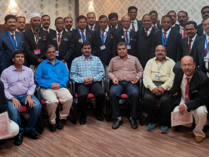 TC appreciates for outstanding performance in Bhusawal division | भुसावळ विभागात उत्कृष्ट कामगिरीबद्दल टीसींचा सत्कार TC appreciates for outstanding performance in Bhusawal division | भुसावळ विभागात उत्कृष्ट कामगिरीबद्दल टीसींचा सत्कार