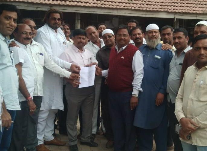 Statement against Chopra against Citizenship Bill | नागरिकत्व विधेयकाविरोधात चोपडा येथे निवेदन