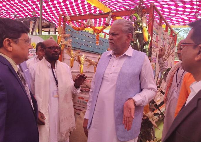 Success stories presented by farmers in front of Union Ministers of Agriculture | केंद्रीय कृषी राज्यमंत्र्यांसमोर शेतकऱ्यांनी मांडल्या यशोगाथा Success stories presented by farmers in front of Union Ministers of Agriculture | केंद्रीय कृषी राज्यमंत्र्यांसमोर शेतकऱ्यांनी मांडल्या यशोगाथा