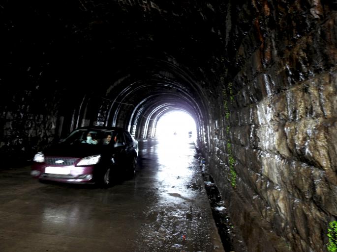 The rains started to subside and the floodwaters began to recede | पाऊस अन् धरण विसर्गही कमी, पूर उतरु लागला The rains started to subside and the floodwaters began to recede | पाऊस अन् धरण विसर्गही कमी, पूर उतरु लागला